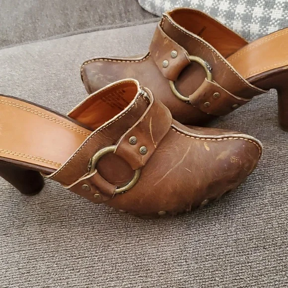 Frye heeled clog. New, size 10W - Picture 5 of 8